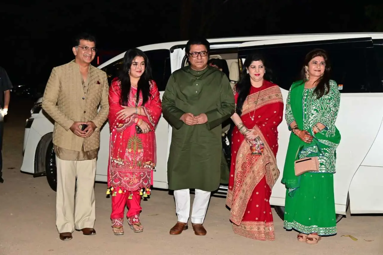 Raj Thackeray was seen posing with his family at the event, keeping it elegant and understated. Dressed in a traditional kurta ensemble, he complemented the festive vibe while his family members added grace.